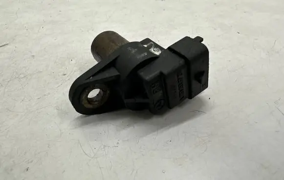 Mercedes-Benz E W210 Camshaft position sensor A0031539728
