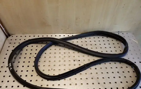 Mitsubishi Outlander Front door rubber seal