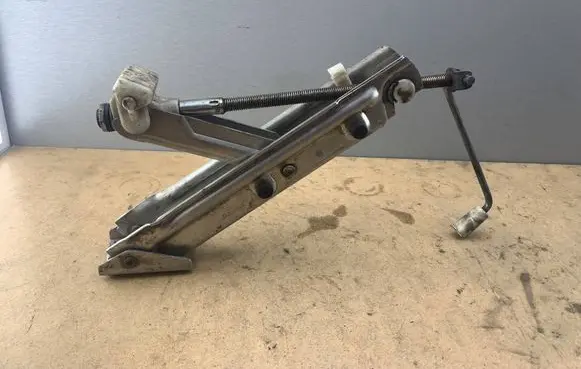 BMW 5 E39 Lift Jack 1093109 71121093109 71121092710