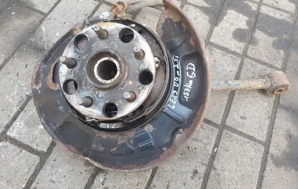 Lexus IS 220D-250-350 Rear wheel hub
