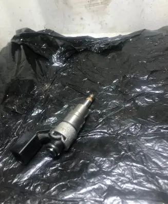 Volkswagen Golf V Fuel injector 03C906036A