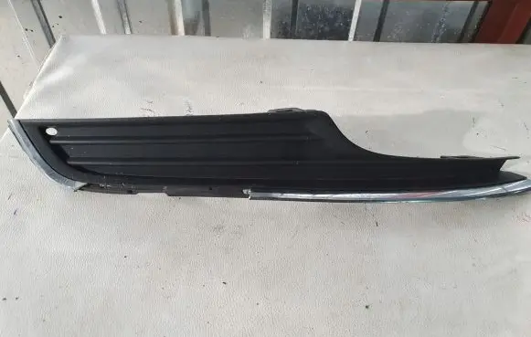 Volkswagen Golf VII Front bumper lower grill 5G0853666A