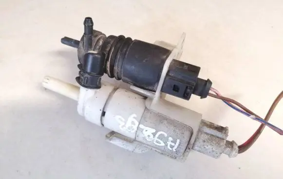 Mercedes-Benz CLS C219 Headlight washer pump 