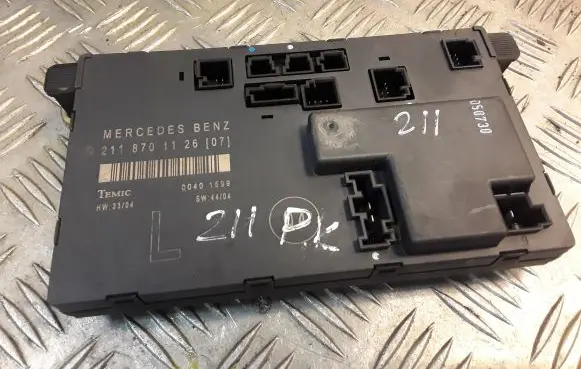 Mercedes-Benz E W211 Door control unit/module 2118701126 A2118701126