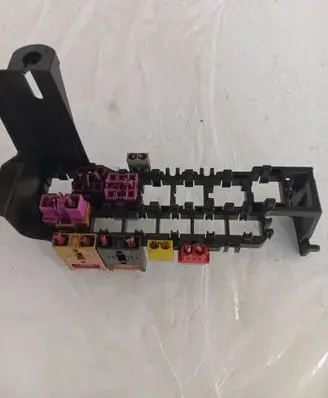 Volkswagen PASSAT B5 Fuse 8A0937530