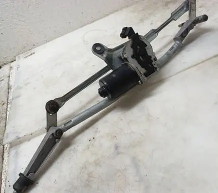 Volvo V70 Front wiper linkage and motor 404775 4246B