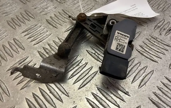 Headlight/headlamp level sensor