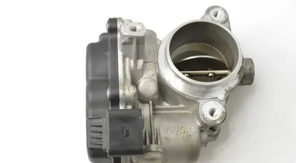 Volkswagen PASSAT B8 Throttle valve 04L128063AA
