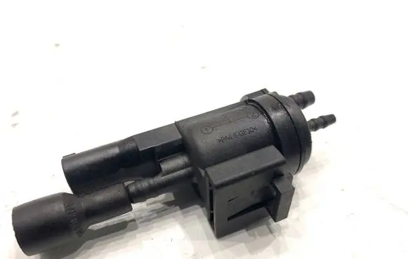 Mercedes-Benz CLA C117 X117 W117 Fuel pressure regulator 0025407097