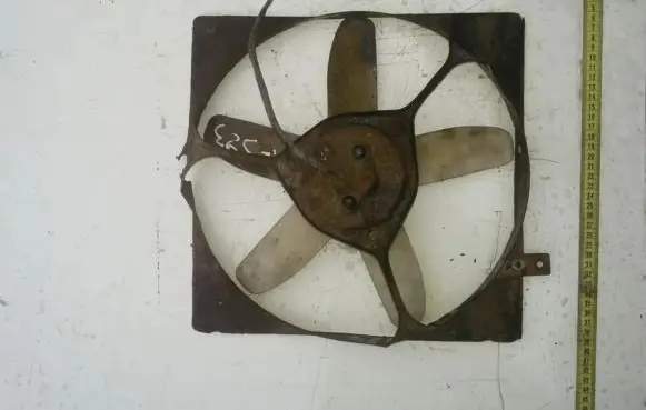 Mazda 323 Radiator cooling fan shroud