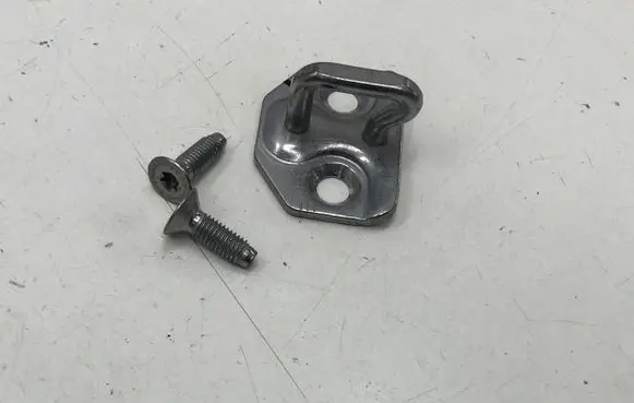 Volvo XC40 Front door lock loop/hook striker 31391833