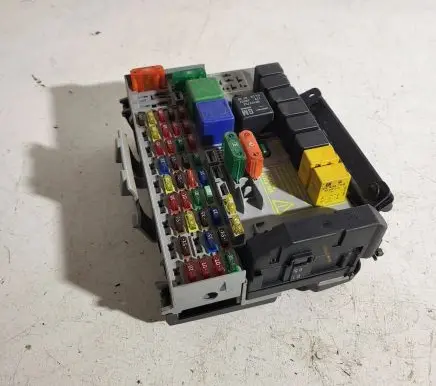 Opel Zafira A Fuse box set 24431677