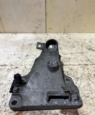BMW 3 E90 E91 Engine mounting bracket 6770049 22116770049