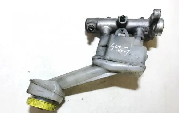 Nissan X-Trail T30 Master brake cylinder