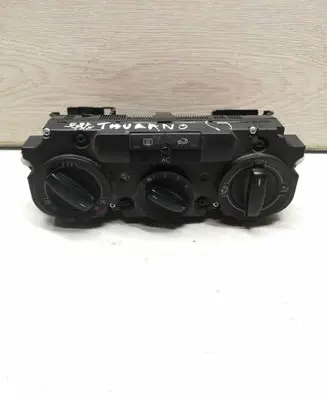 Volkswagen Touran I Climate control unit