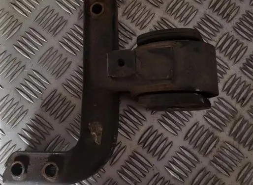 Hyundai Sonata Engine mount bracket