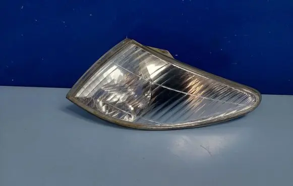 Mazda Premacy Front indicator light C10051070B P0276