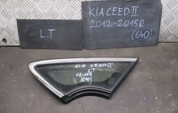 KIA Ceed Front triangle window/glass DOT736AS2M42