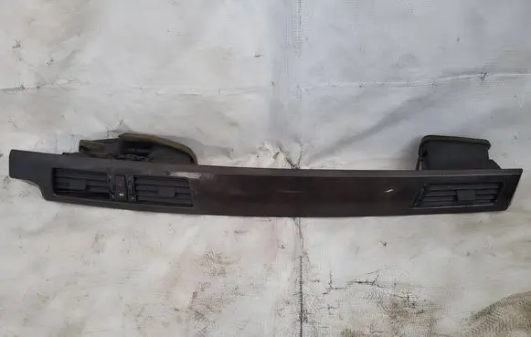 BMW 5 E60 E61 Dash center air vent grill 141218