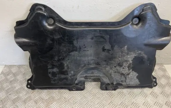 Mercedes-Benz C W204 Engine splash shield/under tray 