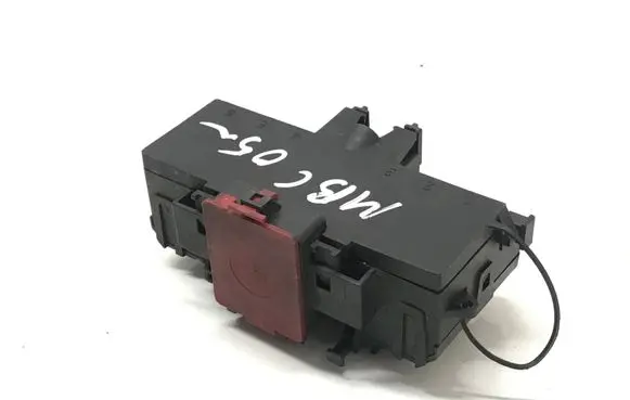 Mercedes-Benz C AMG W203 Fuse module A2035450803