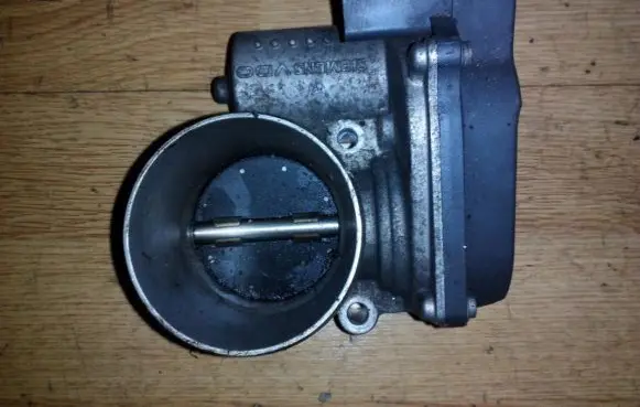Volkswagen Golf V Throttle valve 03c133062c
