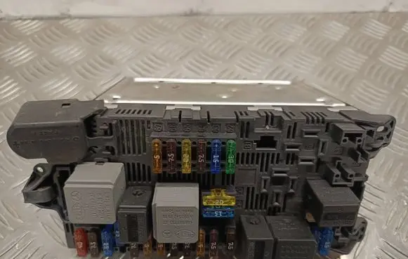 Mercedes-Benz E W211 Fuse module 2115454201