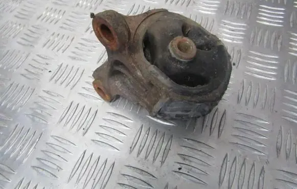 Honda Accord Engine mount bracket