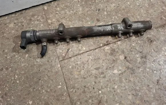 Volvo V70 Fuel main line pipe 31259011 0445215023