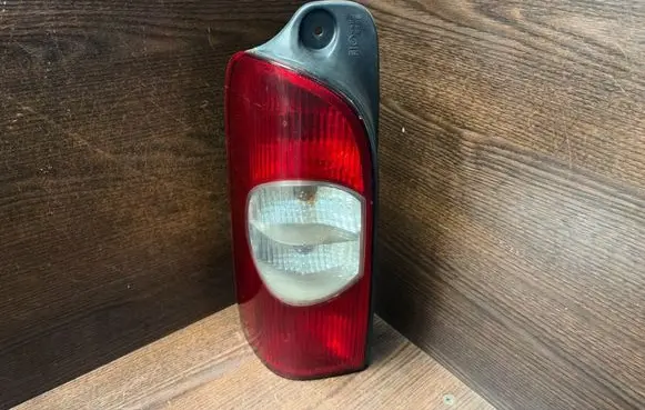 Renault Master II Rear/tail lights 8200171472