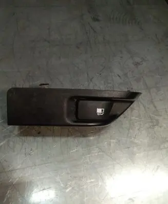 Toyota Prius (XW20) Fuel tank opening switch 