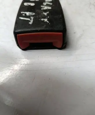 Rear seatbelt buckle