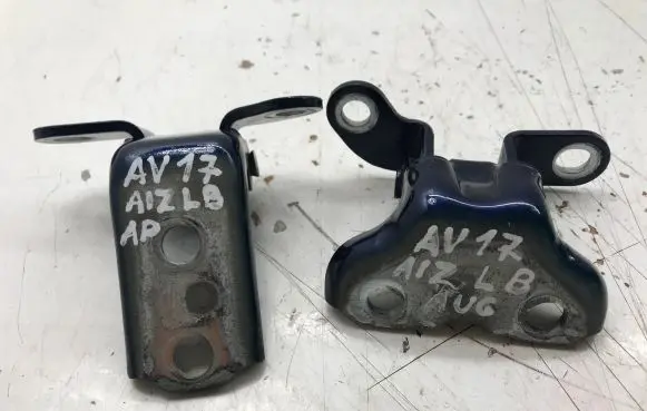 Rear door hinge set