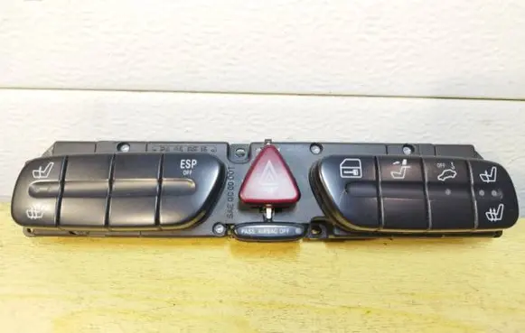 Mercedes-Benz C W203 Hazard light switch 2038216879 3306130400 30728131001