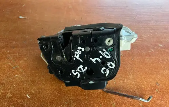 Audi A4 S4 B7 8E 8H Rear door lock 8E0839016AA