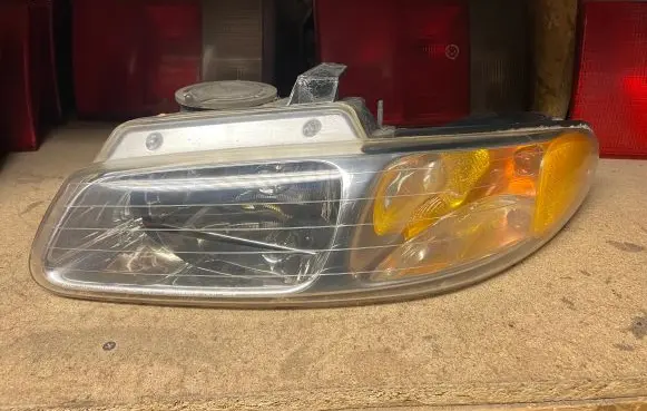 Chrysler Town & Country III Headlight/headlamp