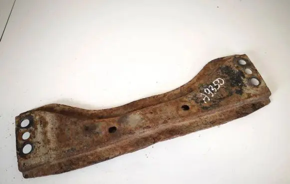 Nissan Note (E11) Engine mounting bracket