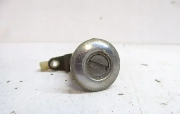 Daewoo Matiz Front door lock (next to the handle) 