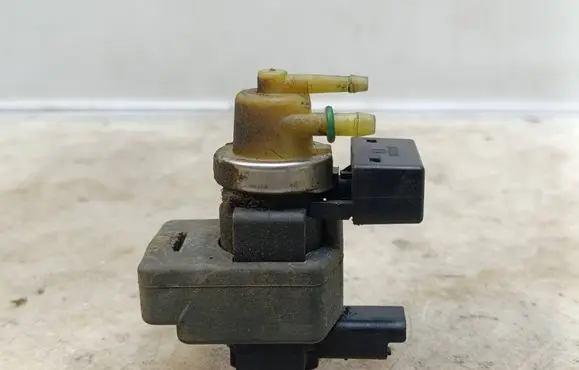 Citroen C5 Turbo solenoid valve 70177711 V759537280