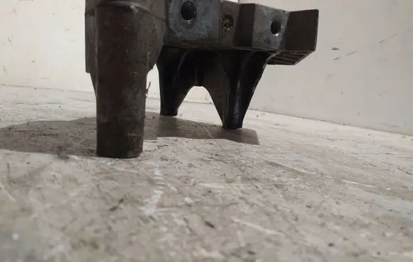 Skoda Octavia Mk2 (1Z) Engine mounting bracket 03G199207F