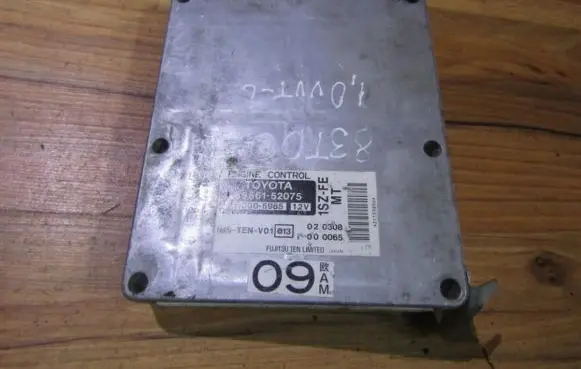 Toyota Yaris Engine control unit/module 8966152075 211000-5985