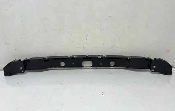 Front bumper mounting bracket