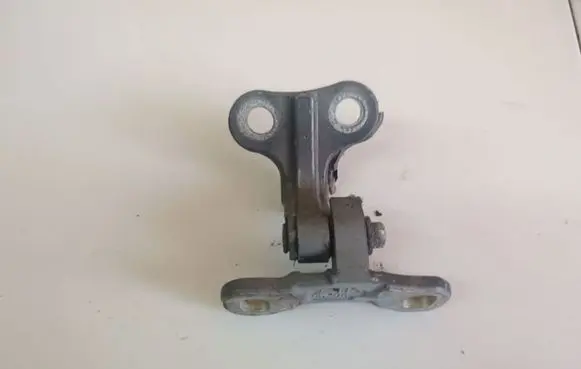 Volvo V50 Rear door lower hinge
