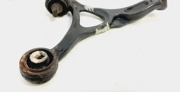 Volvo XC90 Front lower control arm/wishbone 8646613