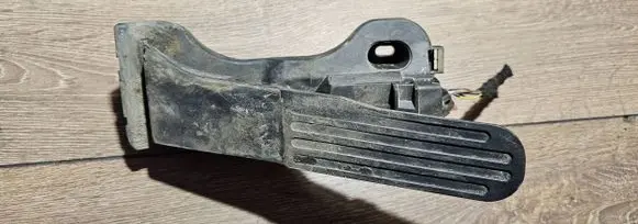 Volkswagen PASSAT B6 Accelerator throttle pedal 1k1721503ak