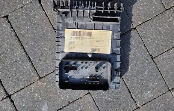 Volkswagen Golf VI Fuse box set 1K0937125D 017183073