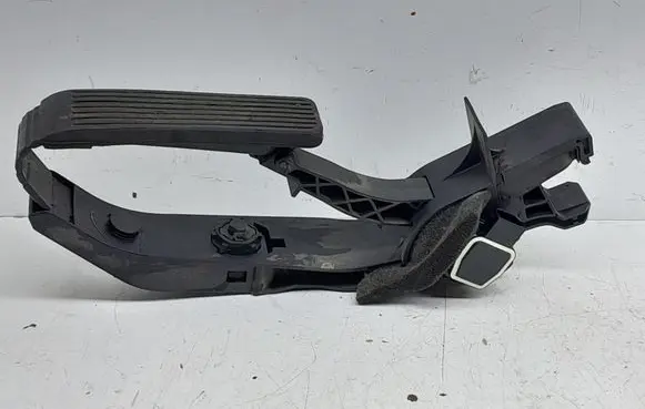 Mercedes-Benz E W211 Accelerator throttle pedal A2113010001