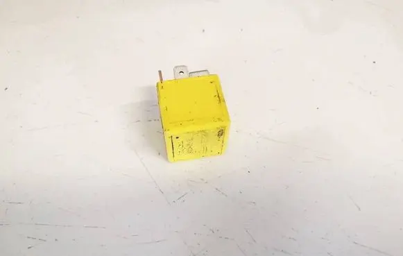 Opel Vectra C Other relay 90226846 v23134-j52-x369