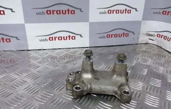 Honda Civic Engine mounting bracket
