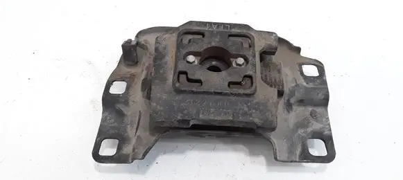 Volvo V50 Engine mounting bracket 322A40